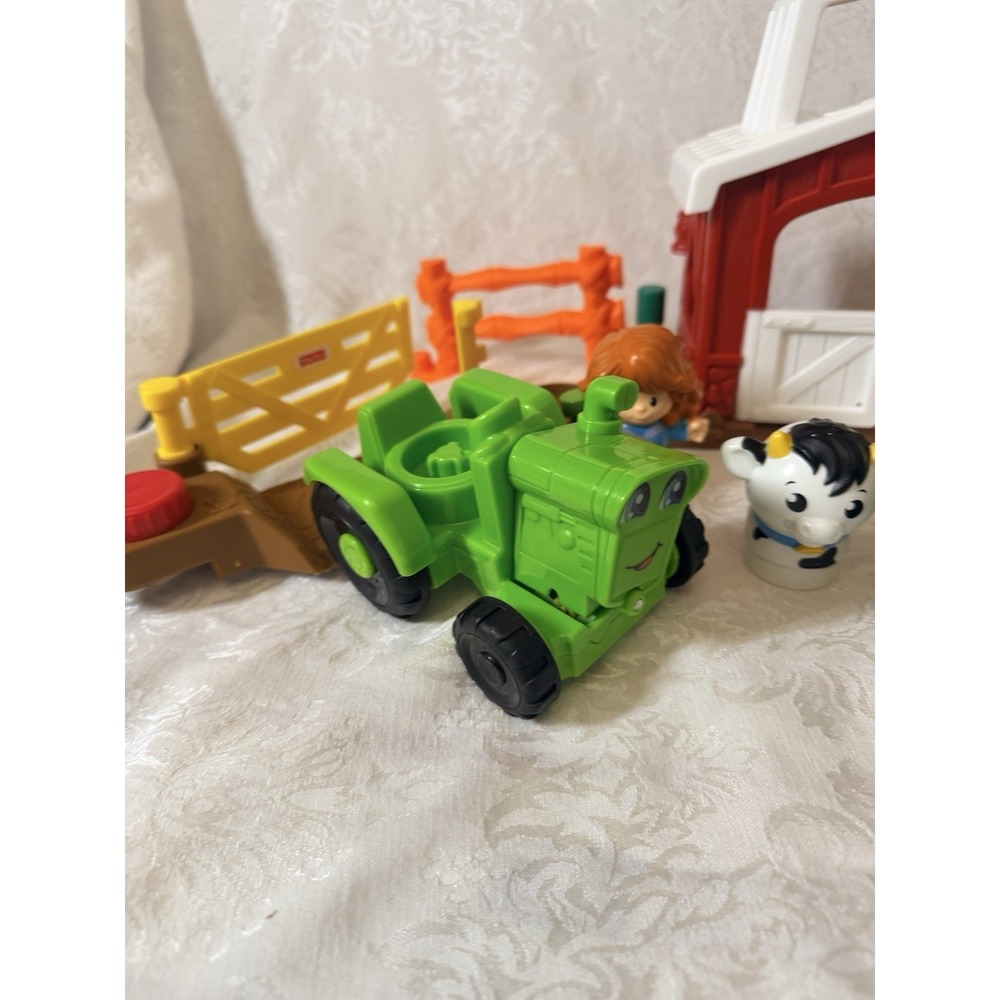 Fisher Price Little People Farm Barn Shed Tractor Farmer crops Chicken 14pc Lot - Picture 6 of 6